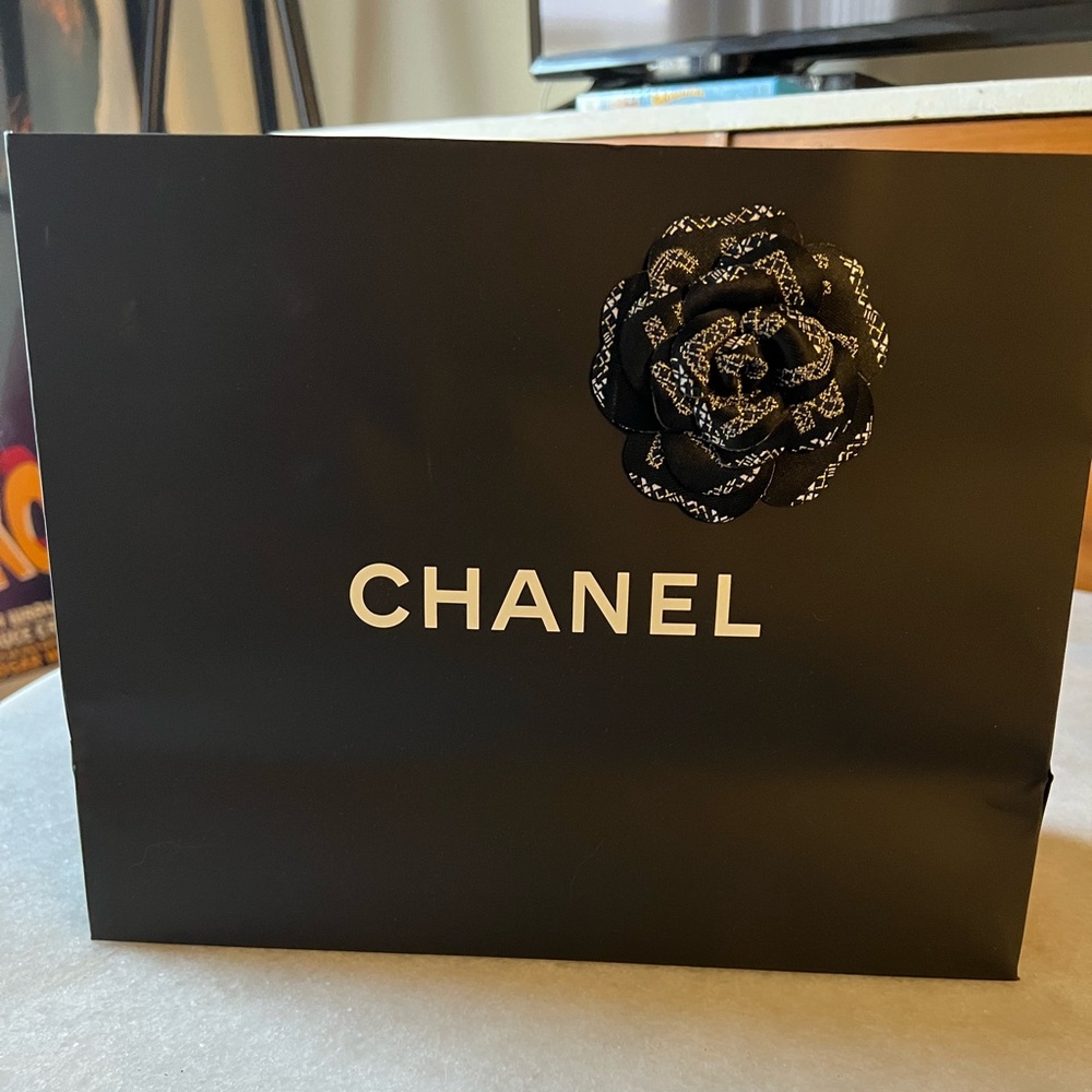 Chanel shopping bag with flower and ribbon